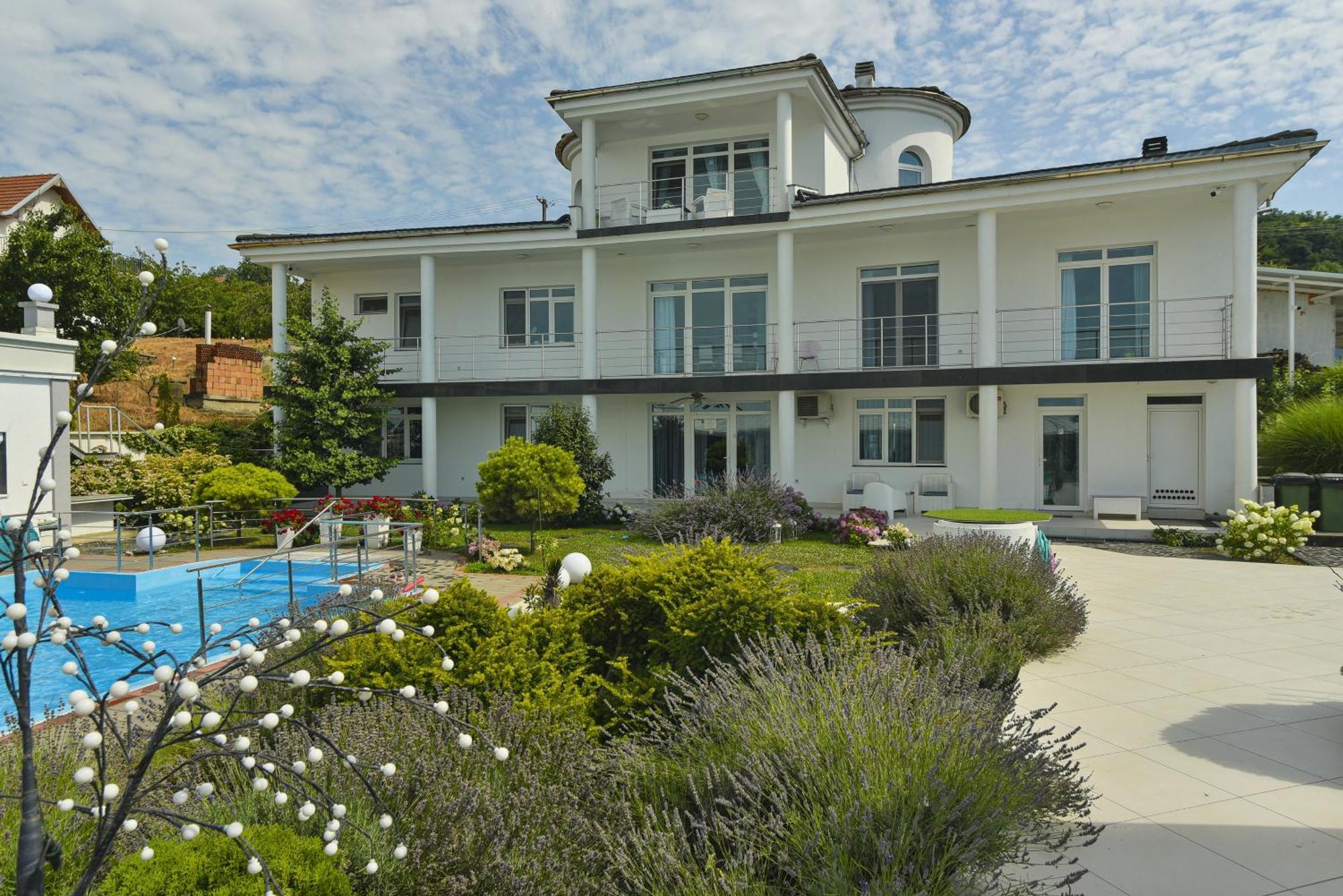 Apartments Villa Graf Smederevo Exteriör bild